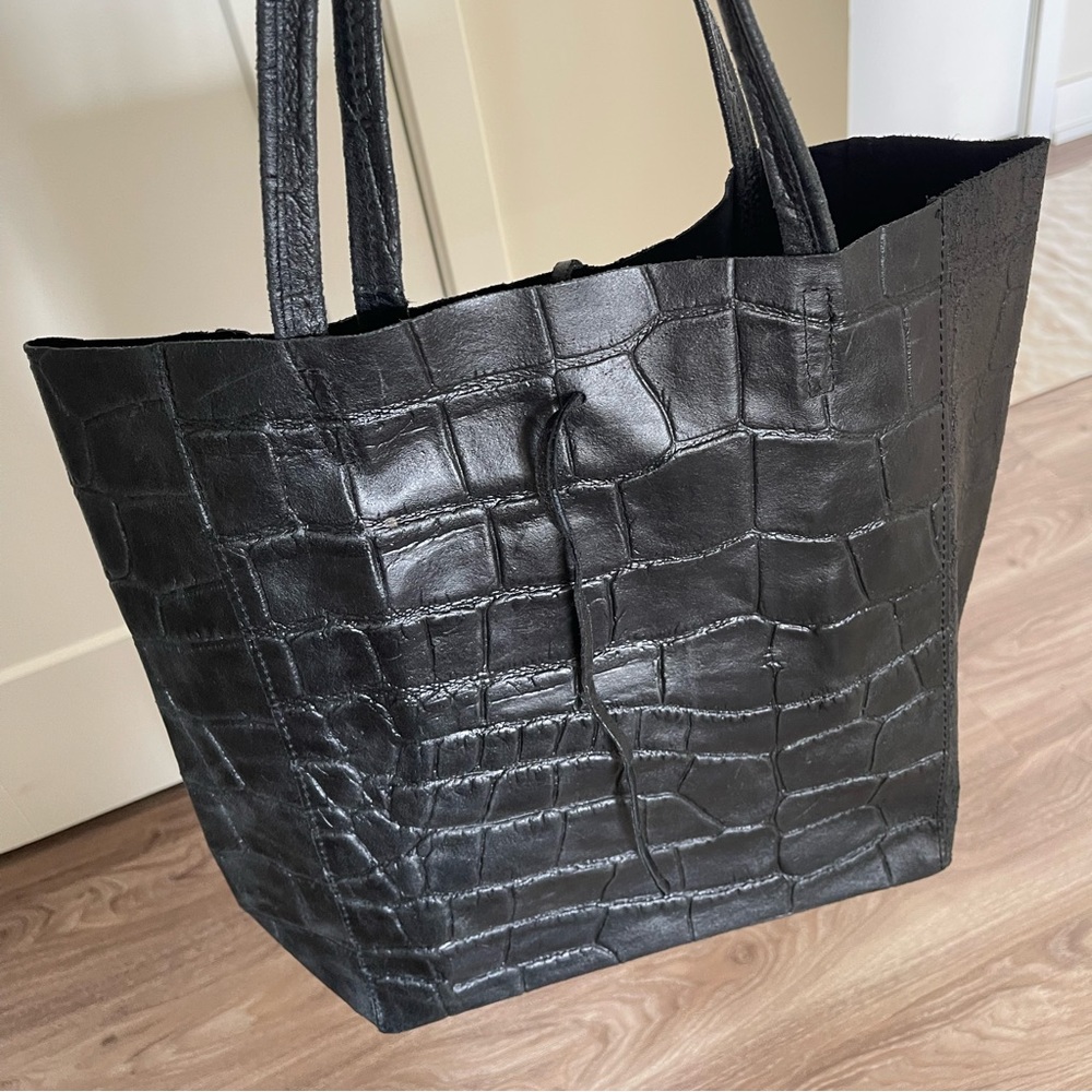 Like new leather tote